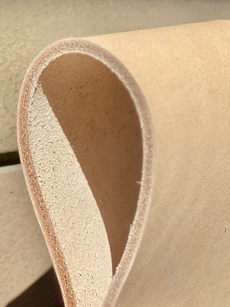 CUIR VEGETAL EPAIS POUR CEINTURE 